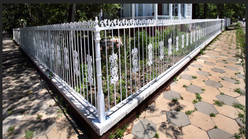 Choose Wrought Iron Railing In Chicago for Your Deck Installation