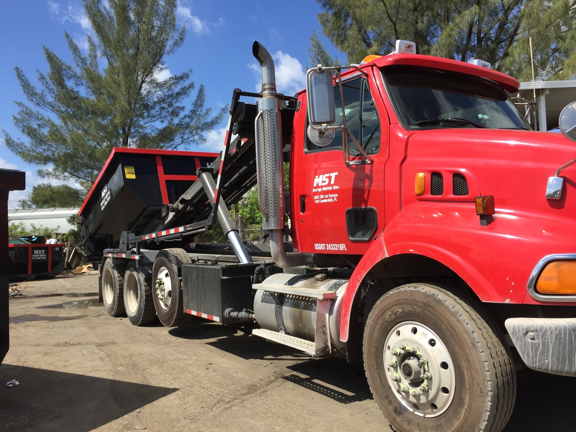 Get Help with Your Trash Needs with Residential Roll-Off Dumpster Rental in Ft Lauderdale FL