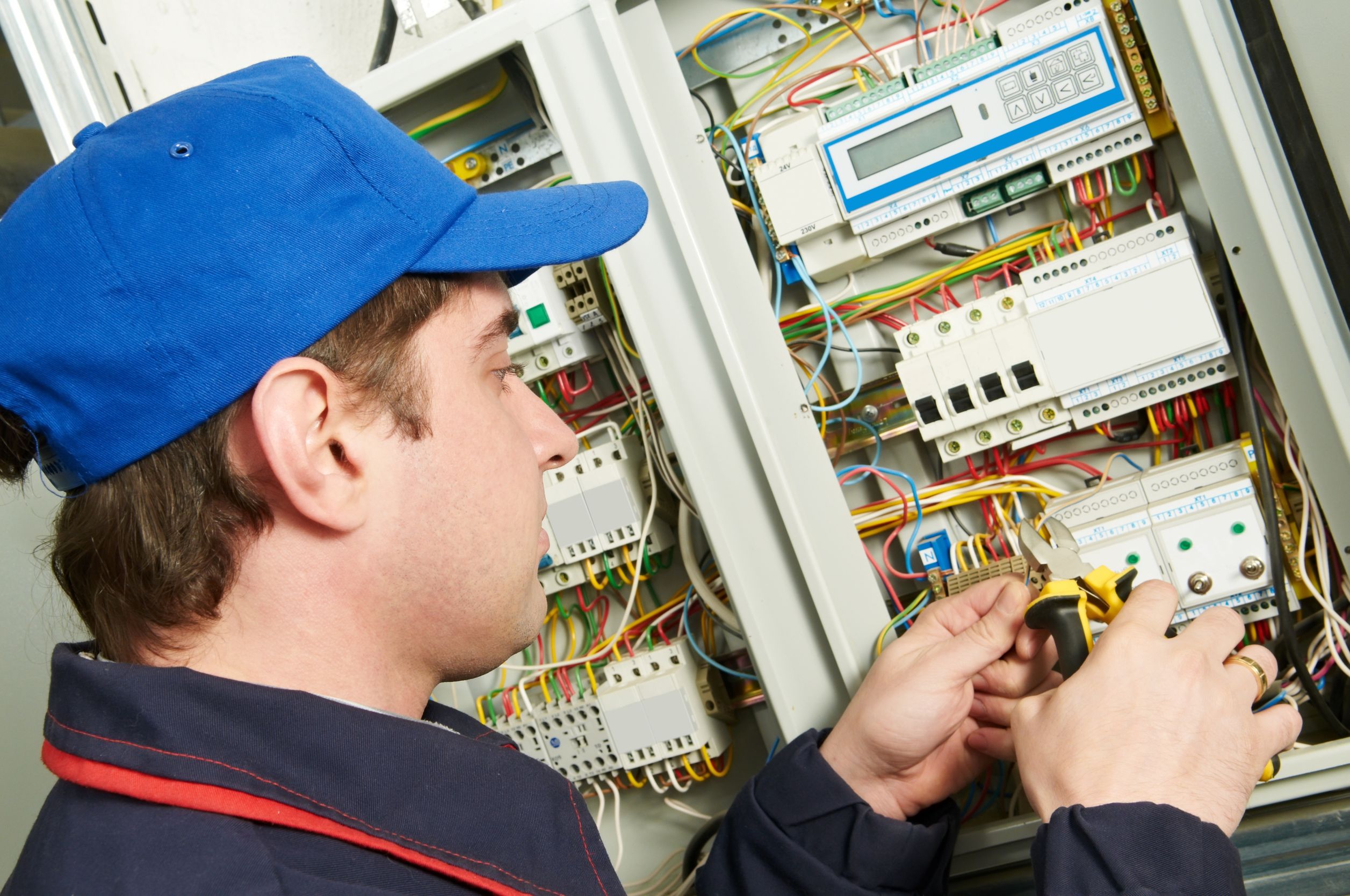 Common Electrician Services in Des Moines, IA