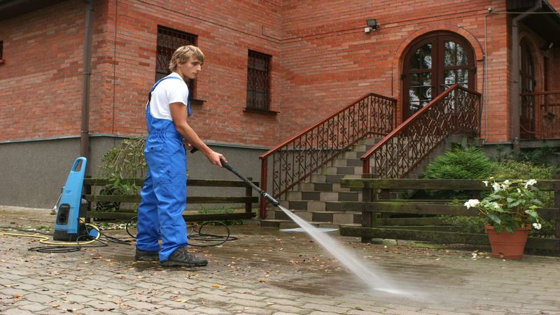 2 Main Benefits of Using A Power Washing Service in Middletown, NJ