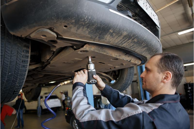 Fast Repairs and Friendly Service Await at a Collision Center Near Phoenix, AZ