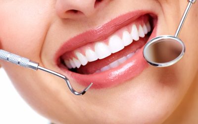 Cosmetic Dentist in Ahwatukee, AZ: Porcelain Veneers vs Crowns – What’s the Difference?