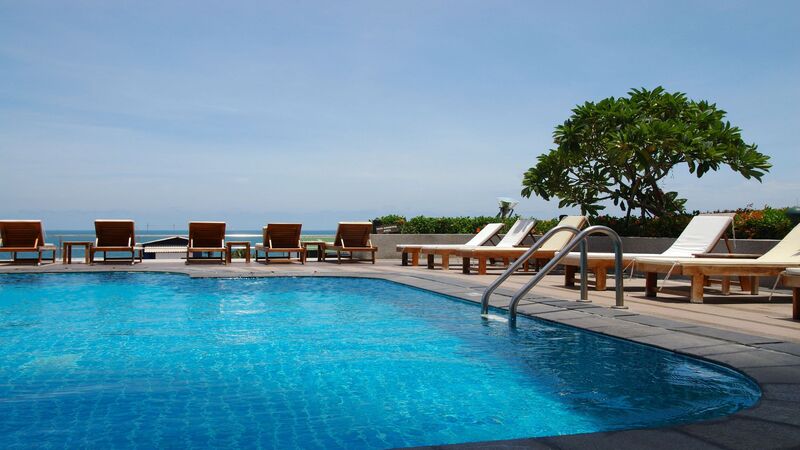 When Pool Equipment Problems Need Professional Attention